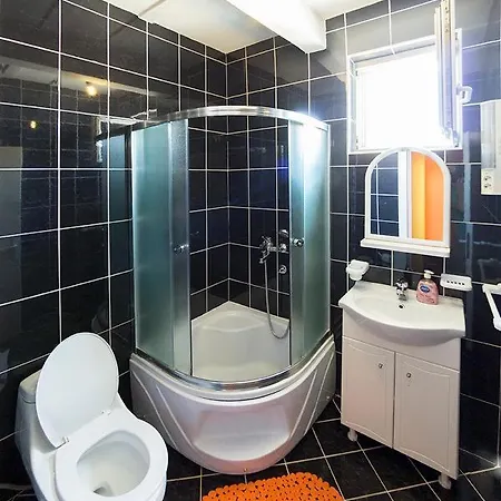 House Adults Only アパート