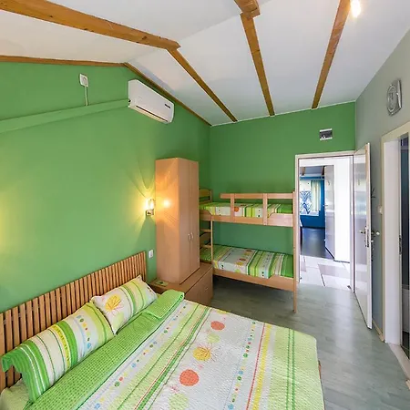 House Adults Only * ヴルドニーク