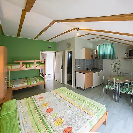 House Adults Only ヴルドニーク