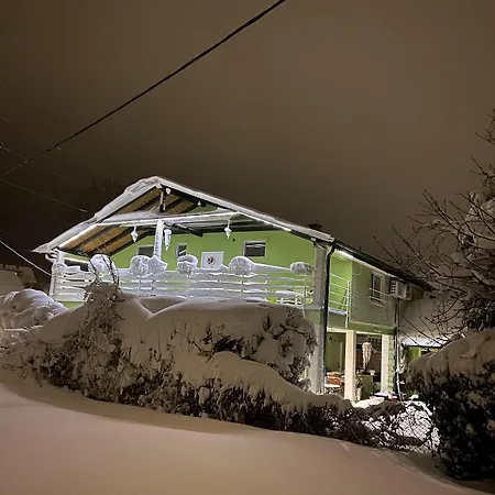 House Adults Only アパート