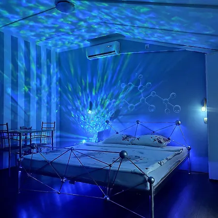 House Adults Only アパート *